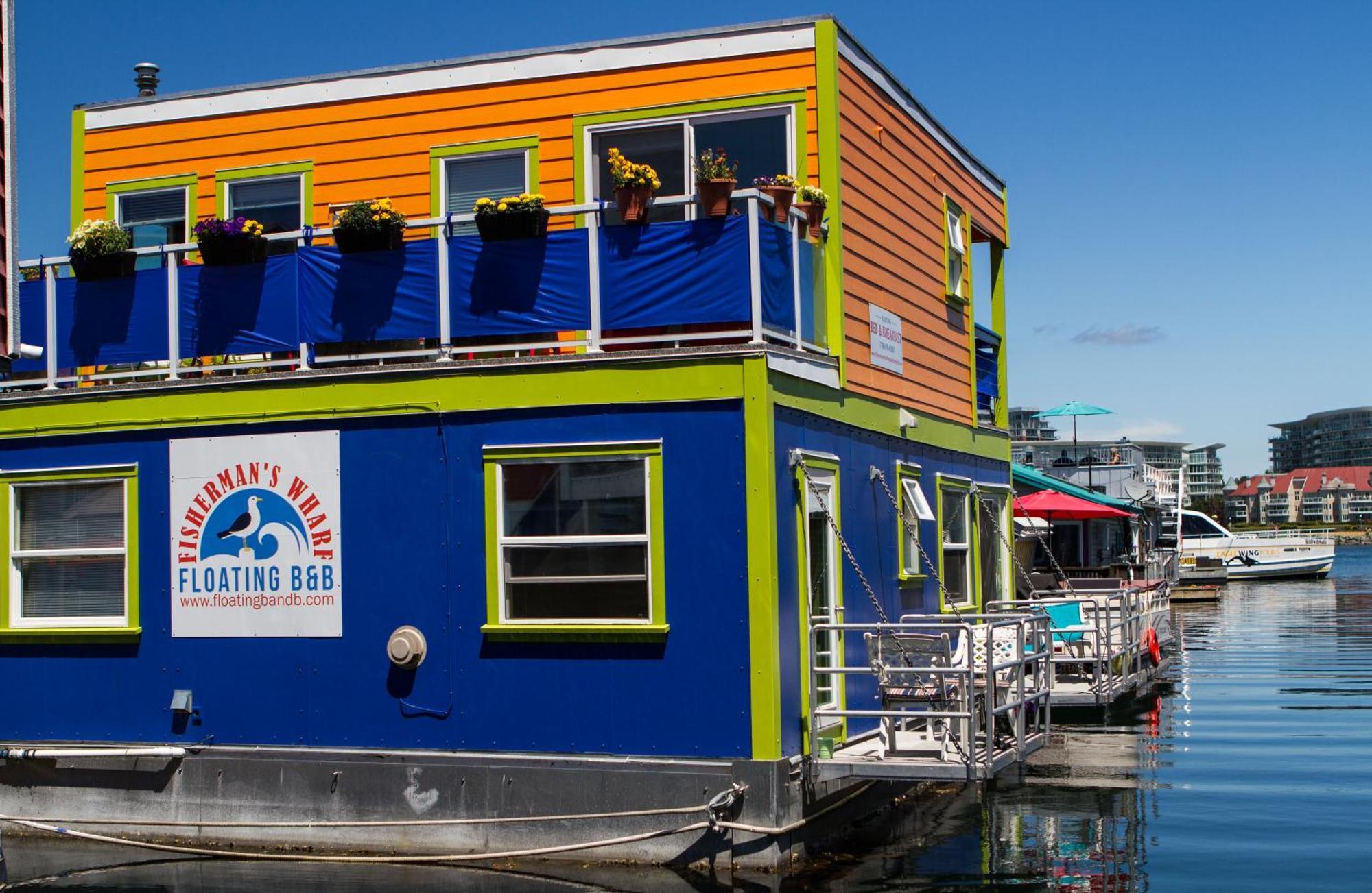 A Float Home B&B In Fisherman'S Wharf วิกตอเรีย ภายนอก รูปภาพ