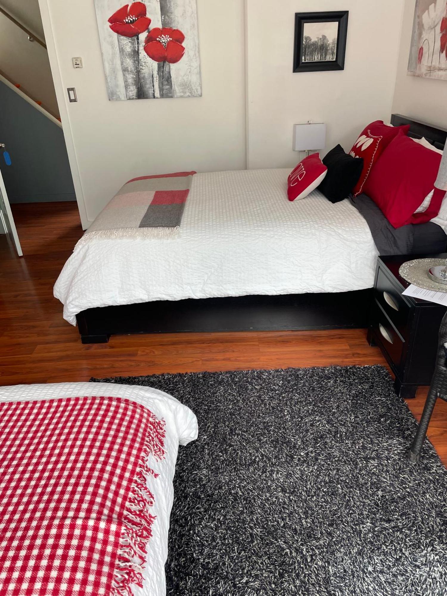 A Float Home B&B In Fisherman'S Wharf วิกตอเรีย ภายนอก รูปภาพ