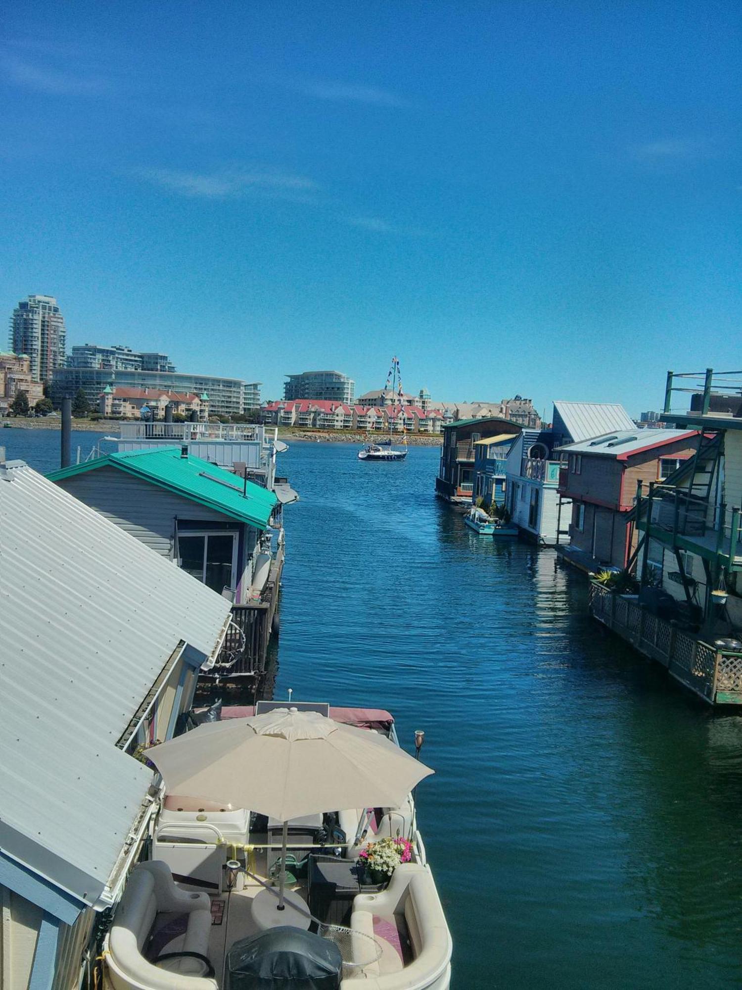 A Float Home B&B In Fisherman'S Wharf วิกตอเรีย ภายนอก รูปภาพ