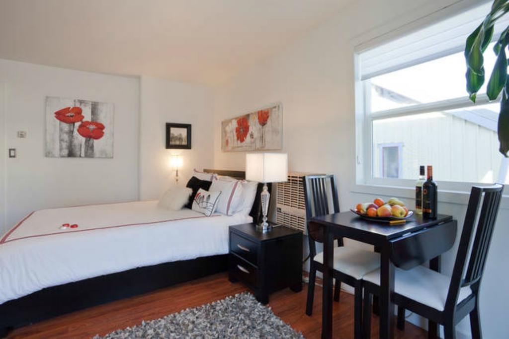 A Float Home B&B In Fisherman'S Wharf วิกตอเรีย ภายนอก รูปภาพ