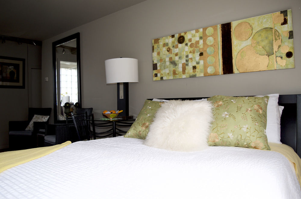 A Float Home B&B In Fisherman'S Wharf วิกตอเรีย ภายนอก รูปภาพ
