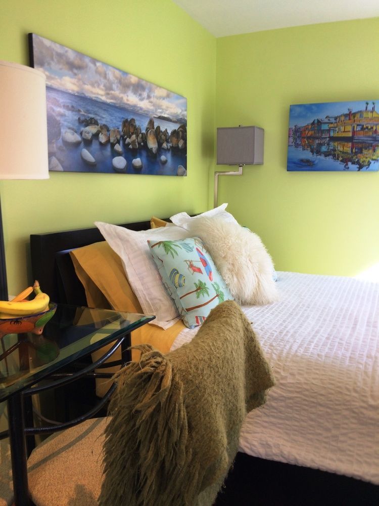 A Float Home B&B In Fisherman'S Wharf วิกตอเรีย ภายนอก รูปภาพ