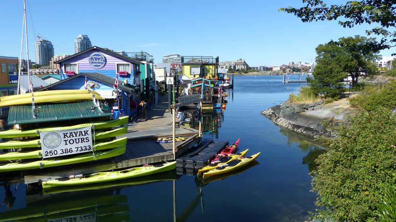A Float Home B&B In Fisherman'S Wharf วิกตอเรีย ภายนอก รูปภาพ