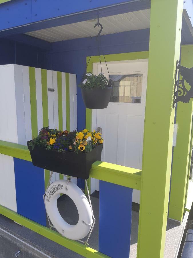 A Float Home B&B In Fisherman'S Wharf วิกตอเรีย ภายนอก รูปภาพ