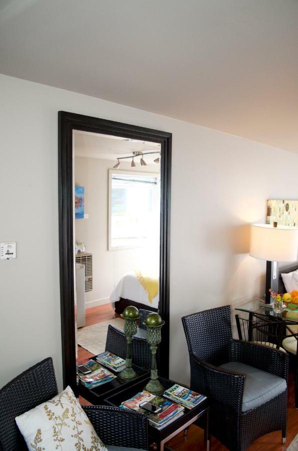 A Float Home B&B In Fisherman'S Wharf วิกตอเรีย ภายนอก รูปภาพ