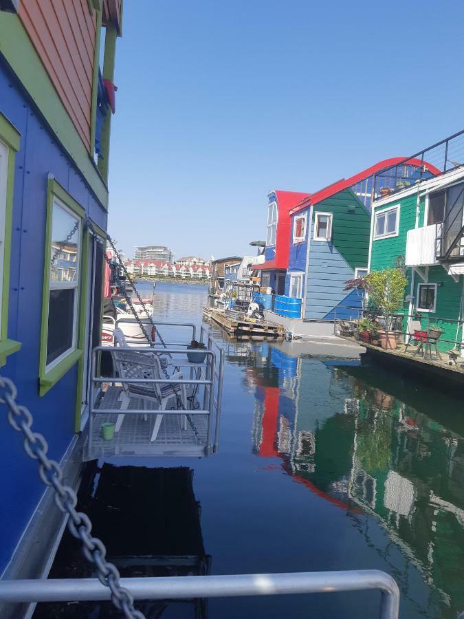 A Float Home B&B In Fisherman'S Wharf วิกตอเรีย ภายนอก รูปภาพ