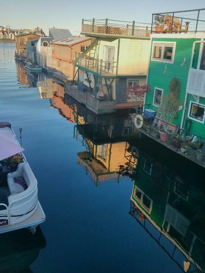 A Float Home B&B In Fisherman'S Wharf วิกตอเรีย ภายนอก รูปภาพ