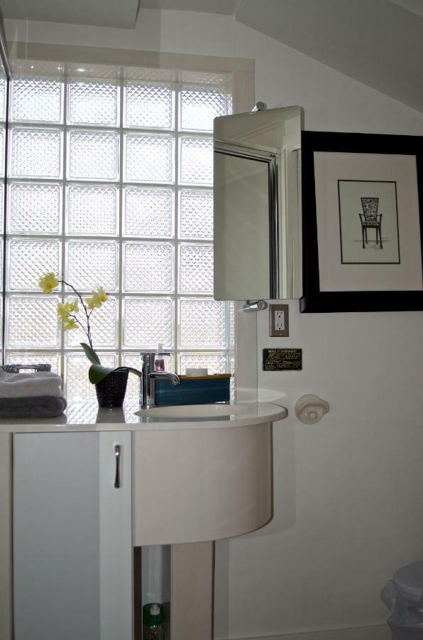 A Float Home B&B In Fisherman'S Wharf วิกตอเรีย ภายนอก รูปภาพ